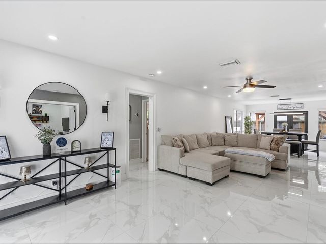 2860 Monroe Street, Hollywood, FL 33020