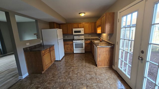 1390 PEBBLEBEACH Drive, Hanover Park, IL 60133