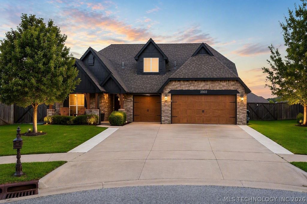 2102 E 132nd Street S, Bixby, OK 74008