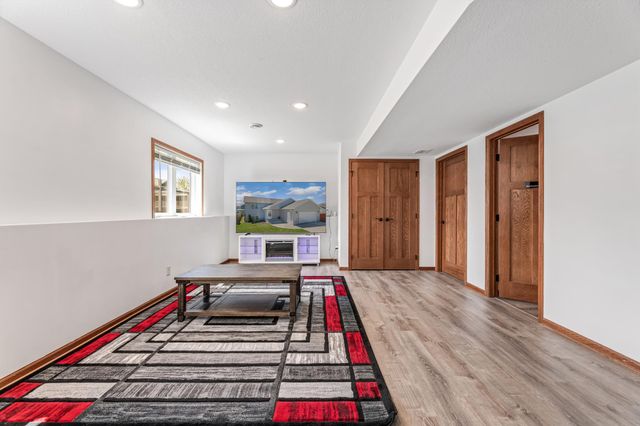 809 24th Avenue NW, Austin, MN 55912