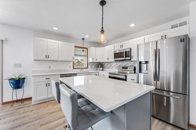 809 24th Avenue NW, Austin, MN 55912