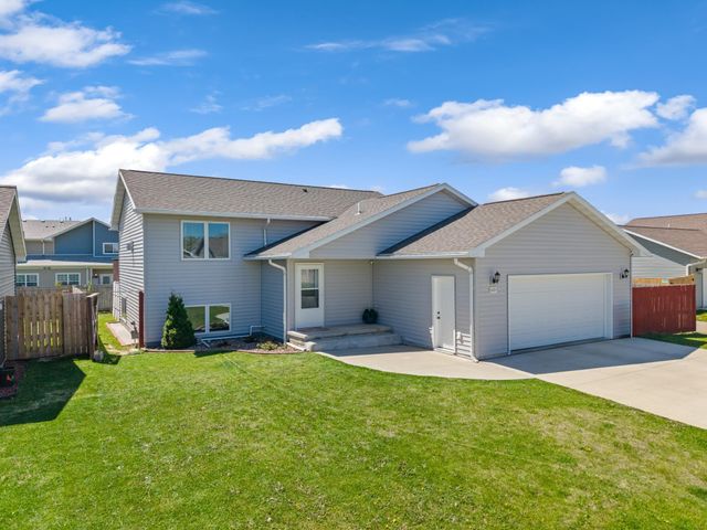 809 24th Avenue NW, Austin, MN 55912