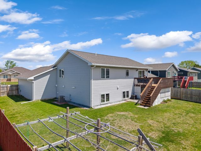 809 24th Avenue NW, Austin, MN 55912
