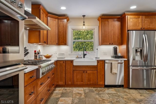 1 Briarcliff Rd, Morris Plains Boro, NJ 07950