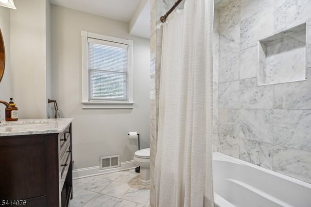 1 Briarcliff Rd, Morris Plains Boro, NJ 07950