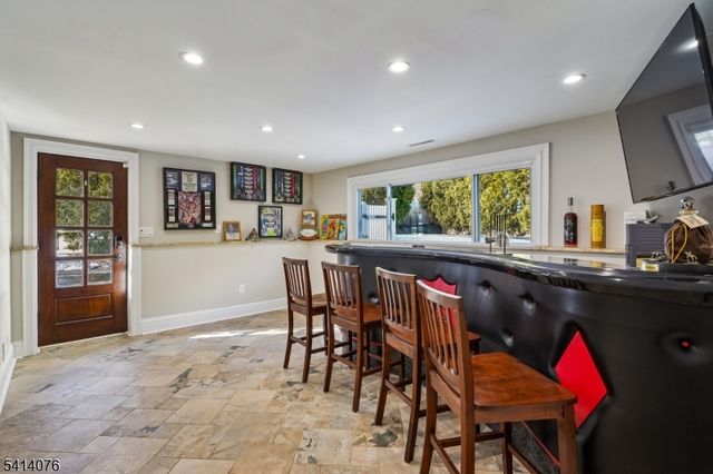 1 Briarcliff Rd, Morris Plains Boro, NJ 07950