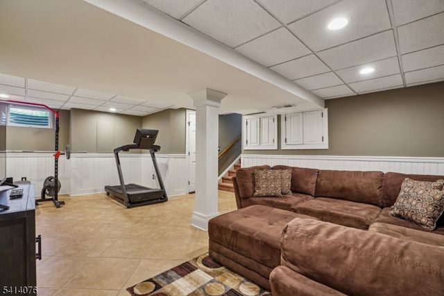 1 Briarcliff Rd, Morris Plains Boro, NJ 07950