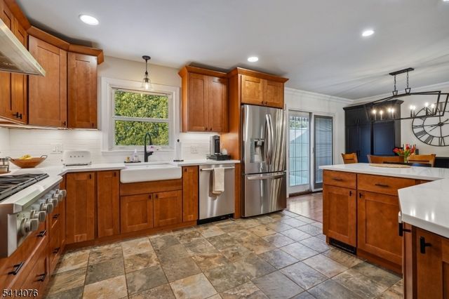 1 Briarcliff Rd, Morris Plains Boro, NJ 07950