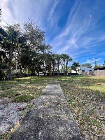 633 NW 14th Ter, Fort Lauderdale, FL 33311