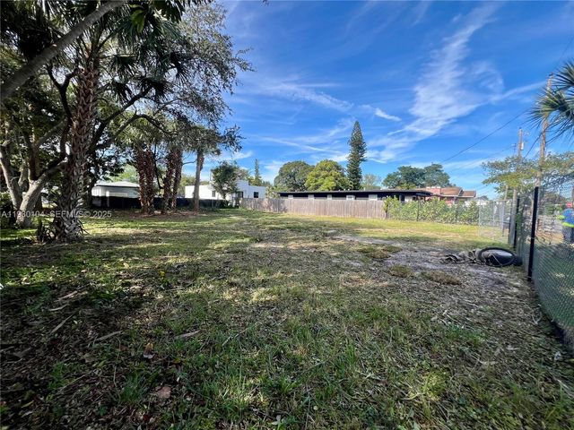633 NW 14th Ter, Fort Lauderdale, FL 33311