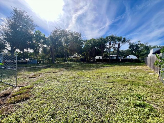 633 NW 14th Ter, Fort Lauderdale, FL 33311