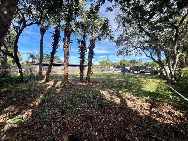 633 NW 14th Ter, Fort Lauderdale, FL 33311