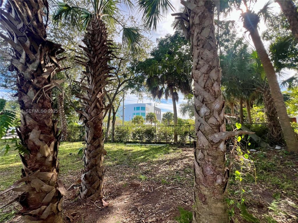 633 NW 14th Ter, Fort Lauderdale, FL 33311