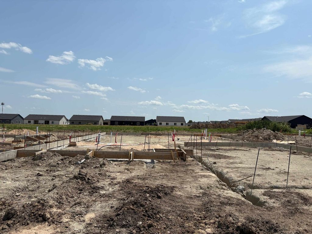 9217 E Creed St, Wichita, KS 67210