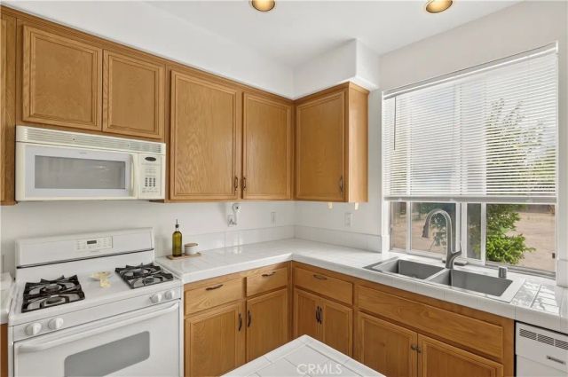 8200 Crebs, Reseda, CA 91335