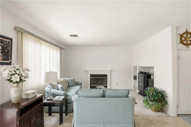8200 Crebs, Reseda, CA 91335