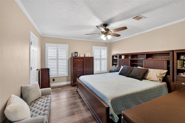 10039 STERLING AVENUE, Dade City, FL 33525