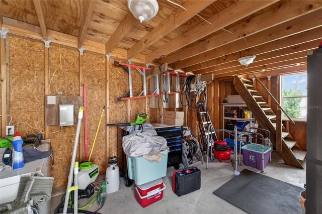 10039 STERLING AVENUE, Dade City, FL 33525