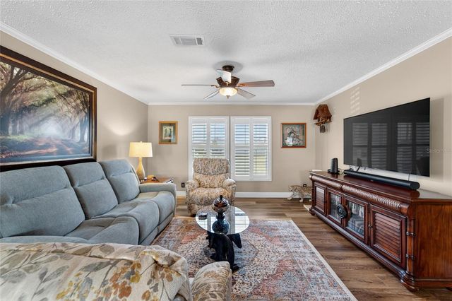 10039 STERLING AVENUE, Dade City, FL 33525
