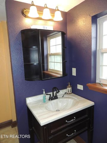 304 W 2Nd Ave, Friendsville, TN 37737