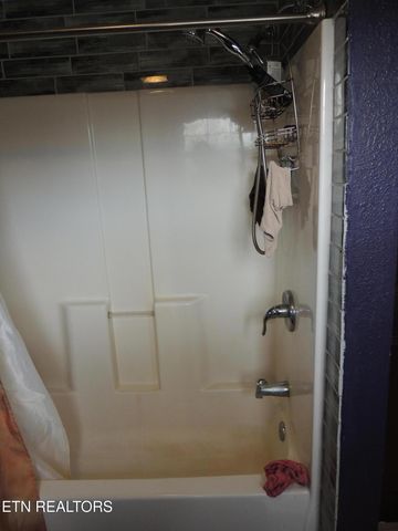 304 W 2Nd Ave, Friendsville, TN 37737