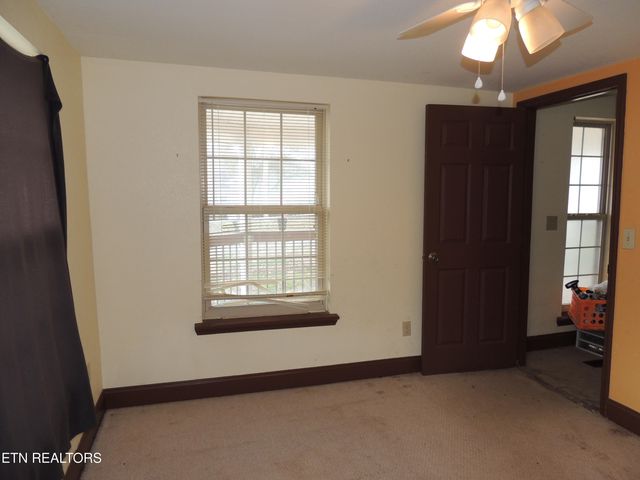 304 W 2Nd Ave, Friendsville, TN 37737