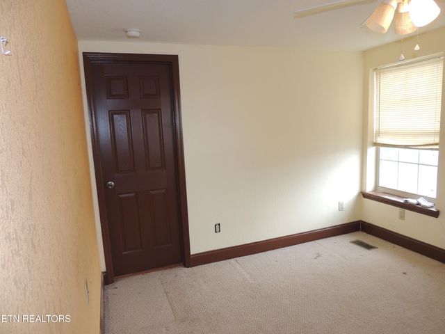 304 W 2Nd Ave, Friendsville, TN 37737