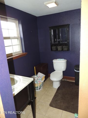 304 W 2Nd Ave, Friendsville, TN 37737