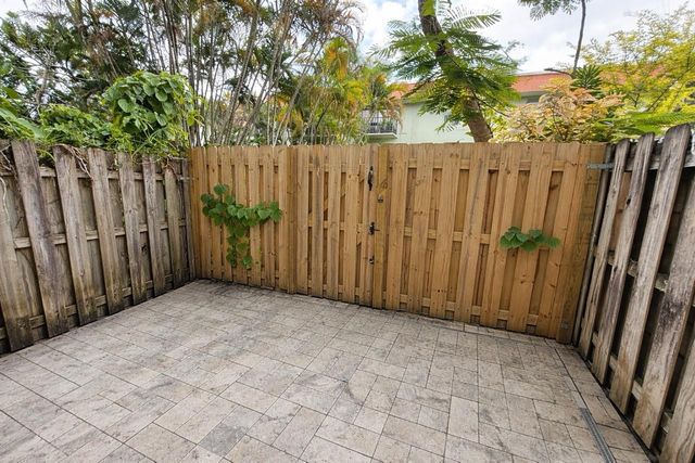 809 W Oakland Park Blvd K4, Oakland Park, FL 33311