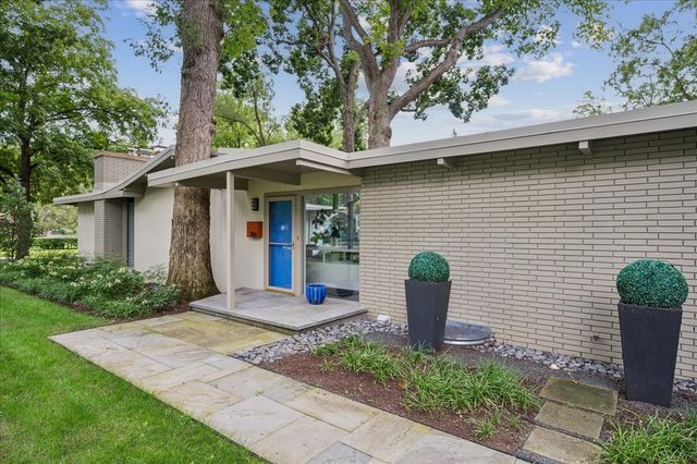 286 Avon Avenue, Northfield, IL 60093