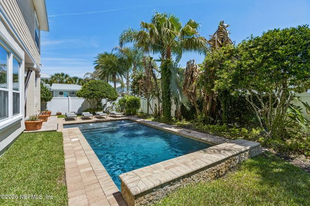 4135 AVALON Circle, Jacksonville Beach, FL 32250