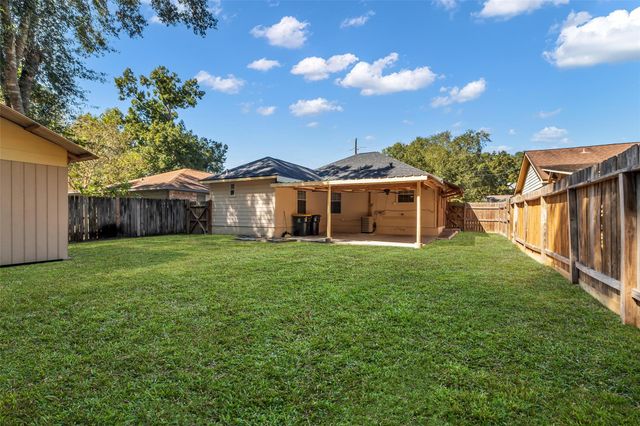 110 Oakmont Drive, Conroe, TX 77301