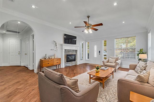 110 Oakmont Drive, Conroe, TX 77301