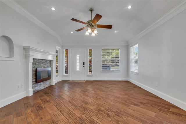 110 Oakmont Drive, Conroe, TX 77301