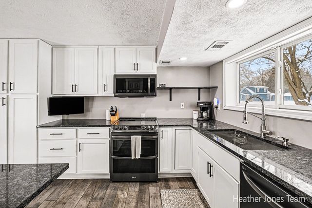 263 Cedar Street Ne, Cedar Springs City, MI 49319