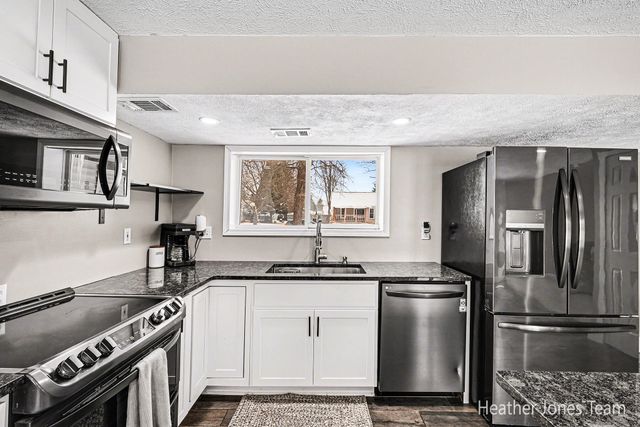 263 Cedar Street Ne, Cedar Springs City, MI 49319