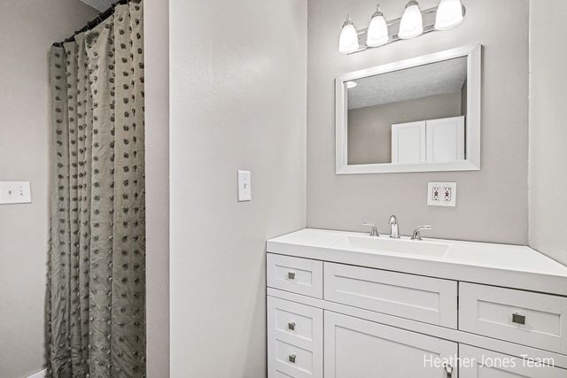 263 Cedar Street Ne, Cedar Springs City, MI 49319