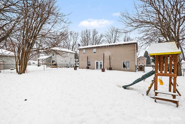 263 Cedar Street Ne, Cedar Springs City, MI 49319