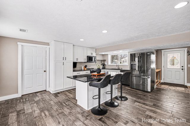 263 Cedar Street Ne, Cedar Springs City, MI 49319