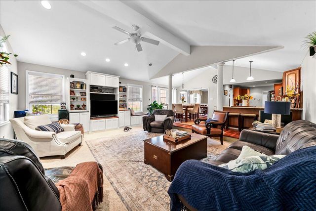 16 GROVE LN, Broomall, PA 19008