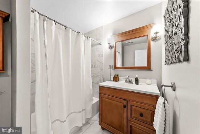 16 GROVE LN, Broomall, PA 19008