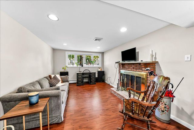 16 GROVE LN, Broomall, PA 19008