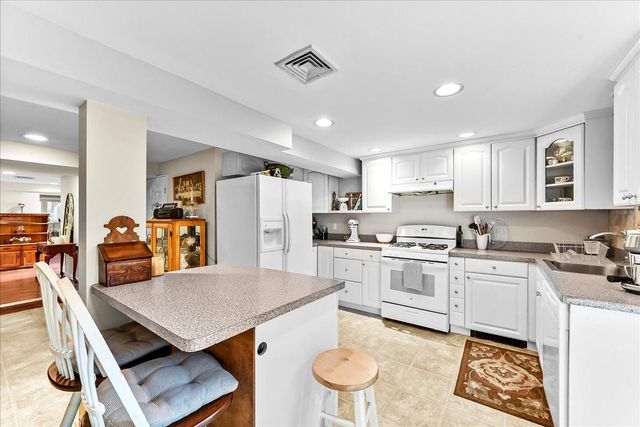 16 GROVE LN, Broomall, PA 19008