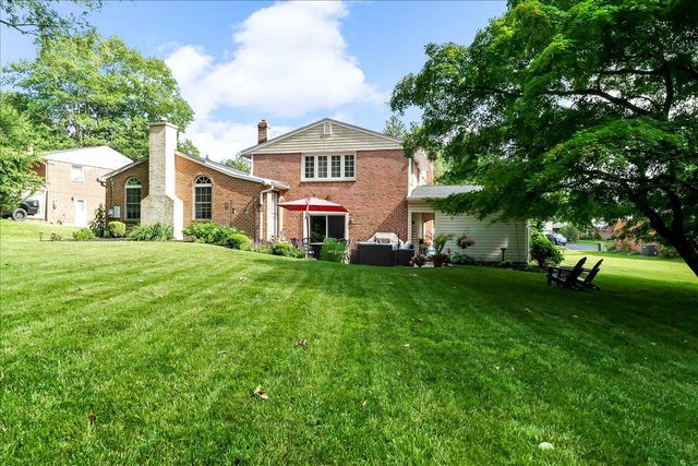 16 GROVE LN, Broomall, PA 19008