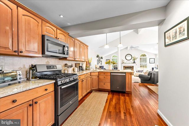 16 GROVE LN, Broomall, PA 19008