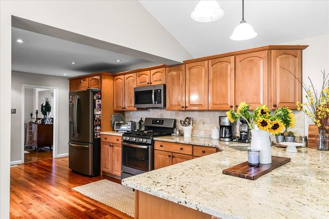 16 GROVE LN, Broomall, PA 19008