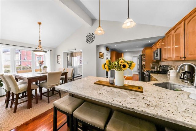 16 GROVE LN, Broomall, PA 19008