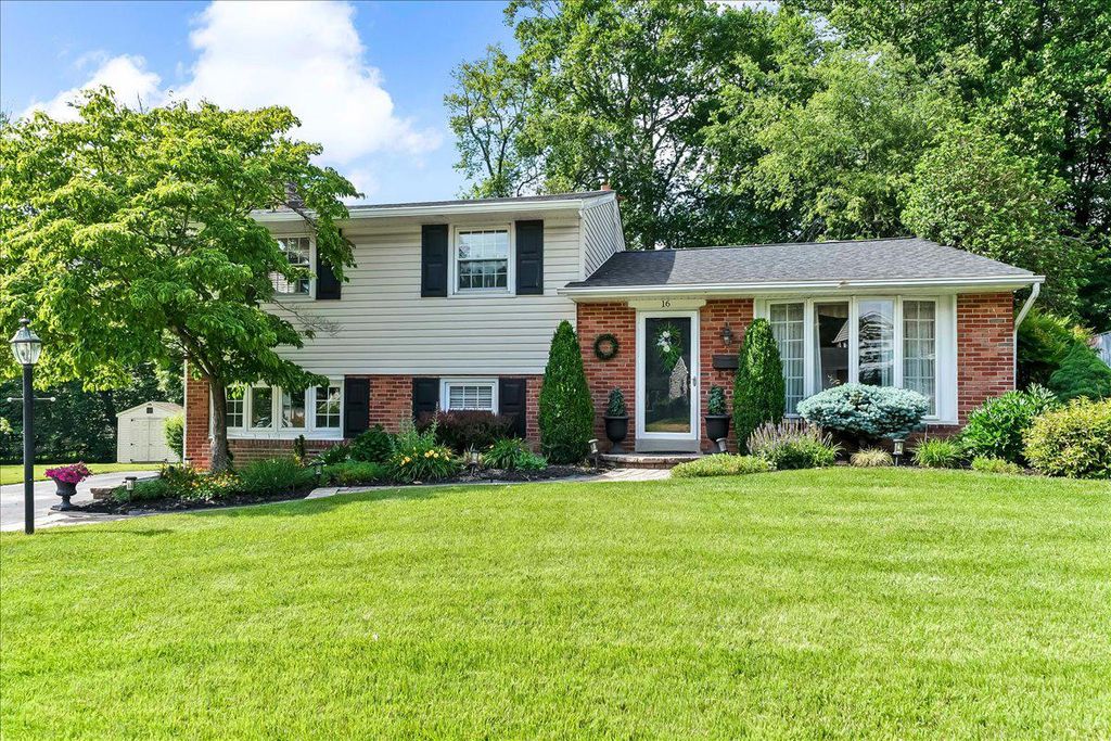 16 GROVE LN, Broomall, PA 19008