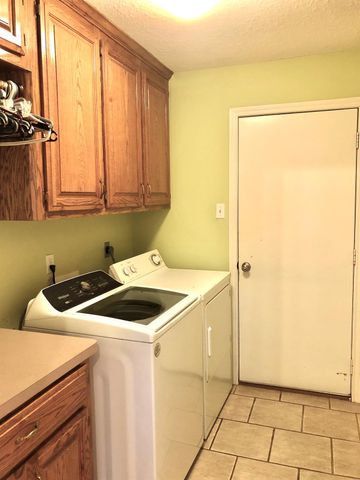 106 Stony Point Court, Clute, TX 77531