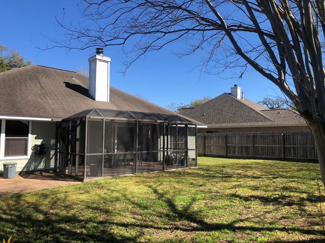 106 Stony Point Court, Clute, TX 77531